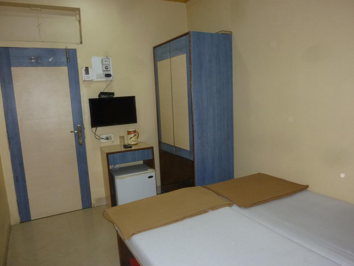 Hotel Stars Мумбаї Номер фото